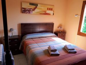 Chalet independiente en la Vall Fosca , Pirineo catalán tesisinde bir odada yatak veya yataklar