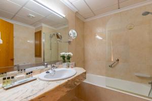 A bathroom at Hotel Miramar Mallorca