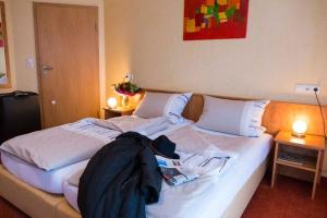 Postel nebo postele na pokoji v ubytování Hotel Landgasthof Lell