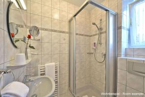 Ein Badezimmer in der Unterkunft Moselhotel Burg-Café