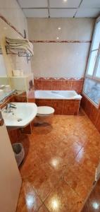 a bathroom with a sink and a bath tub at Metropol in Paris