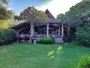 Jardí fora de Meditasi Bungalows & Villas