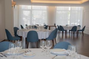 a dining room with tables and chairs with wine glasses at Luna Hotel de Tábua in Tábua +76 photos