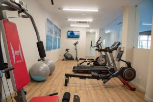 a room with a gym with a treadmill and exercise bike at Luna Hotel de Tábua in Tábua