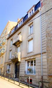 The facade or entrance of APT bord de Mer, hypercentre Dinard, Parking prive