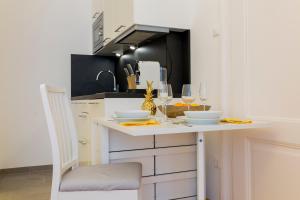 a kitchen with a counter with two dishes on it at Palais Gutenberg le Petit in Klagenfurt