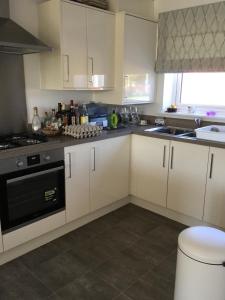 Dapur atau dapur kecil di 2 Lapwing Drive