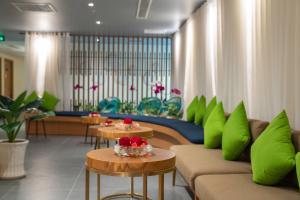 Ein Sitzbereich in der Unterkunft Dusit Princess Moonrise Beach Resort