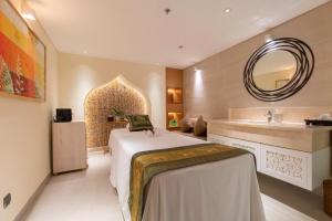 Ein Bett oder Betten in einem Zimmer der Unterkunft Dusit Princess Moonrise Beach Resort