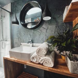 a bathroom with a sink and a mirror at Cosy Studio in Newmarket