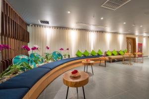 Ein Sitzbereich in der Unterkunft Dusit Princess Moonrise Beach Resort
