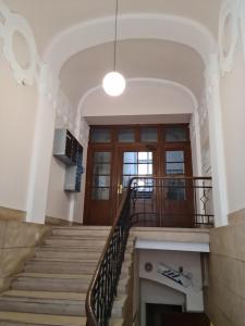 Televízia a/alebo spoločenská miestnosť v ubytovaní Amber Hostel