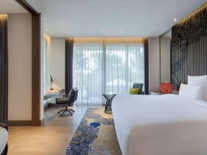 Pullman Ciawi Vimala Hills Resort客房内的一张或多张床位