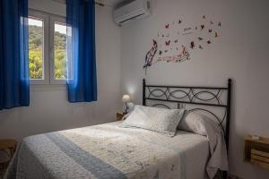 Postel nebo postele na pokoji v ubytování Casa Rural El Níspero + 37 fotografií