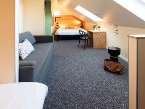 Postel nebo postele na pokoji v ubytování greet Hotel Beaune