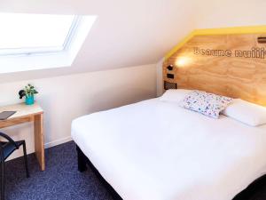 Postel nebo postele na pokoji v ubytování greet Hotel Beaune