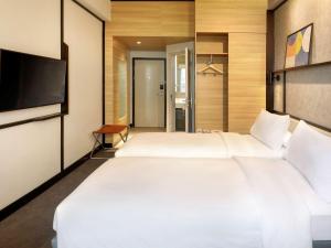 Ibis Samarinda客房内的一张或多张床位