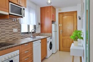 Kuchyňa alebo kuchynka v ubytovaní Apartment Los Locos Beach
