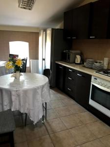 a kitchen with a table with a vase of flowers on it at Apartamenty Mieszkaniowe Kadrema in Rybczewice