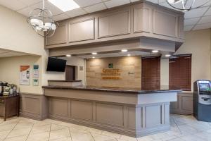 a lobby with a counter in a dental office at Quality Inn and Suites in Niagara Falls