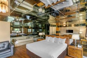 Posezení v ubytování Econo Lodge Hotel Brossard