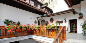 
A balcony or terrace at Pension Gästehaus Heller
