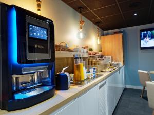 Eldhús eða eldhúskrókur á Kyriad DIRECT Saint Brieuc - Parc des Expositions