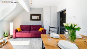 Część wypoczynkowa w obiekcie Wonder Home - Apartamenty w cichej i zielonej części Karpacza - z miejscem na grilla i parkingiem