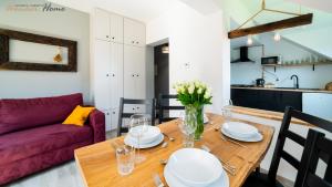 Kuchnia lub aneks kuchenny w obiekcie Wonder Home - Apartamenty w cichej i zielonej części Karpacza - z miejscem na grilla i parkingiem