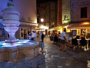 Gallery image of Quartier piscine municipale Bel Appart 4 pers terrasse parking wi-fi in Vence