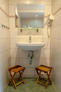 Ένα μπάνιο στο Fachwerkhotel - Ferienhäuser Vorhof zur Hölle +68 φωτογραφίες