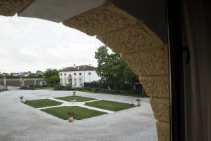 A garden outside Residence Cà Beregana
