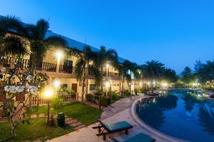 Kolam renang di atau di dekat The Green Beach Resort