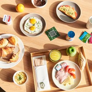 Options de petit-déjeuner proposées aux clients de l'établissement Innside by Melia Paris Charles de Gaulle Airport