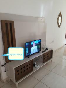 En TV eller et underholdningssystem på Casa de Temporada Illôa