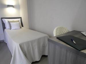 A bed or beds in a room at Hotel Crystal