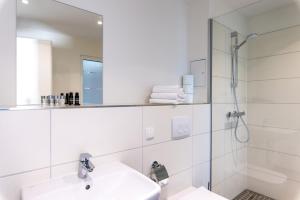 Ett badrum på Luxstay Karben Neue Mitte - Self-Check-In
