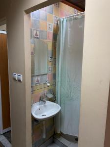 Motel Dilijans tesisinde bir banyo