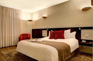 Postel nebo postele na pokoji v ubytování Quality Hotel Curitiba