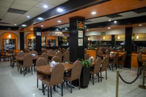 A restaurant or other place to eat at Hotel San Martin