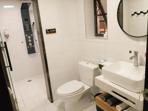 A bathroom at A&G Apartment