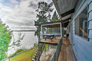 Gallery image of Quiet Beachfront Family Home with Mt Rainier Views! in Shelton