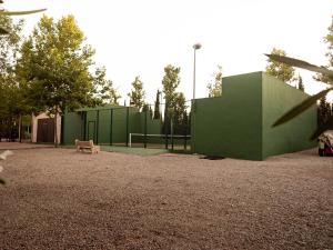 Tenis alebo squash v ubytovaní La Finca de Tomás - 5 Estrellas - Fútbol 7, Piscina Cubierta & Pádel alebo jeho okolí