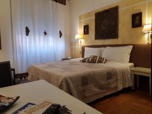 a hotel room with two beds and a television at Cittadella in Verona