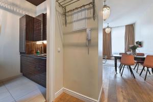 Kuchyňa alebo kuchynka v ubytovaní 6 rooms