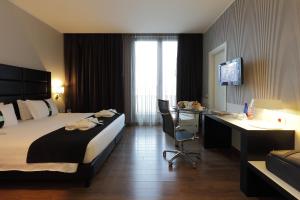 Uma cama ou camas num quarto em Holiday Inn Genoa City by IHG