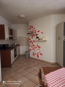 A kitchen or kitchenette at Monviso