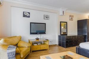 A television and/or entertainment centre at Orlando very nice apartment by AltamarHomes
