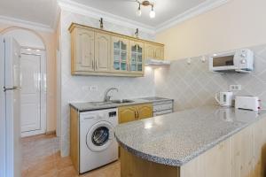 A kitchen or kitchenette at Orlando very nice apartment by AltamarHomes