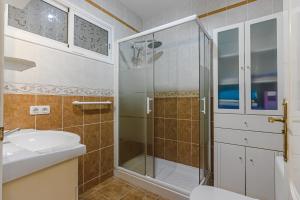 A bathroom at Orlando very nice apartment by AltamarHomes